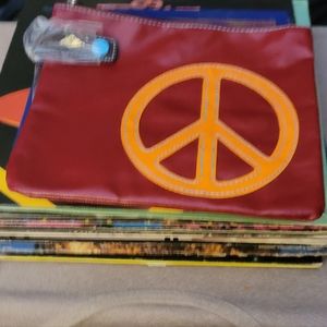 URBAN JUNKET WINE PEACE SIGN CASE W/ SNAP STRAP